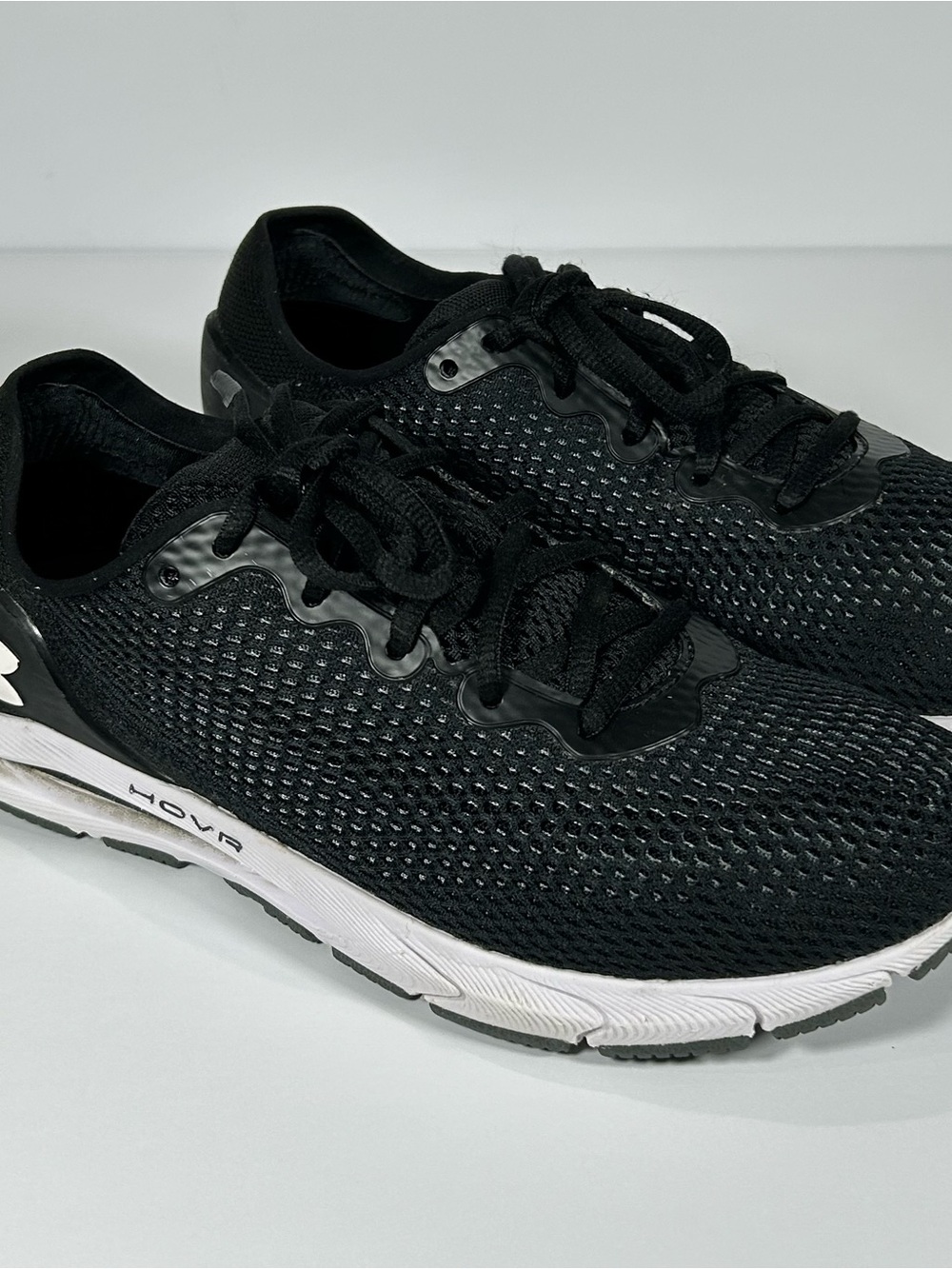 Under Armour HOVR Sonic 4 Black White Running Walking Shoe Sneaker Size 9